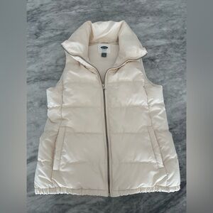 Old Navy Puffer Vest. Size M